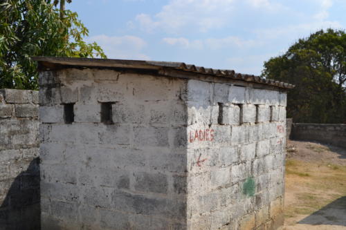 toilettes della scuola di Walale da ricostruire 1 (1)